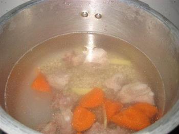冬瓜薏仁排骨汤的做法步骤1