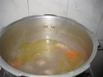 冬瓜薏仁排骨汤的做法步骤2