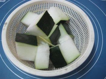 冬瓜薏仁排骨汤的做法步骤3
