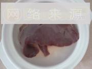 枸杞叶猪肝汤的做法步骤2