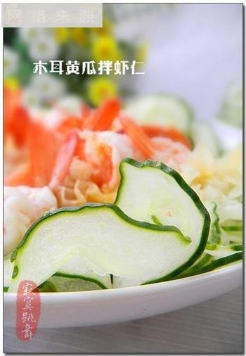 银耳黄瓜拌虾仁-养颜瘦身的凉菜的做法步骤2