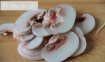 意大利蘑菇白汁鸡柳面的做法图解1