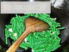 肉末橄榄炒豇豆的做法步骤6