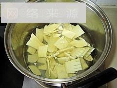 春笋焖豆腐的做法步骤5
