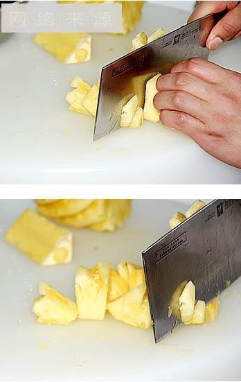 苦瓜菠萝苹果汁的做法步骤2