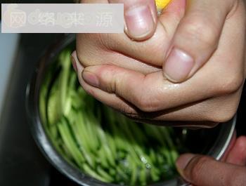 酪梨芹菜沙拉的做法步骤6
