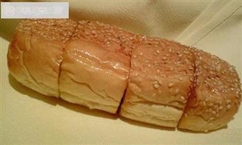 塔吉锅菜谱-西红柿金枪鱼奶酪面包的做法步骤1