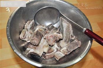 改良版 韩国—牛骨蔬菌汤的做法步骤3