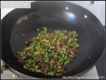 战“豆”族的饭遭殃-萝卜干炒毛豆的做法步骤5
