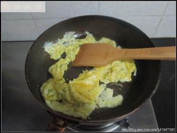 剁椒酸豆角炒鸡蛋的做法图解1