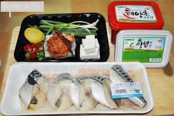 韩式辣白菜鲭鱼汤的做法步骤1