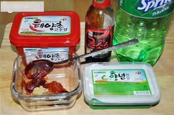 韩式辣白菜鲭鱼汤的做法图解2
