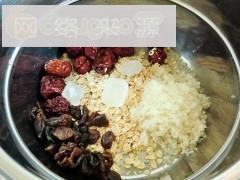 营养粥羹-红枣桂圆燕麦粥的做法步骤2
