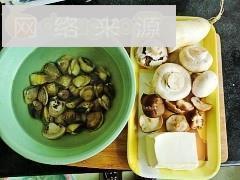 鲜味蛤蜊汤的做法步骤1