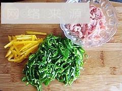 经典的家常菜-青椒炒肉丝的做法步骤2