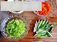夏日开胃小凉菜-红油腐竹拌莴笋的做法图解3