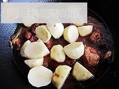 经典家常菜-排骨烧土豆的做法步骤10