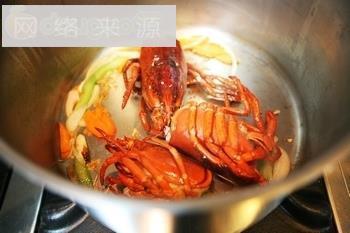 龙虾蟹汤配香酥虾串的做法图解2