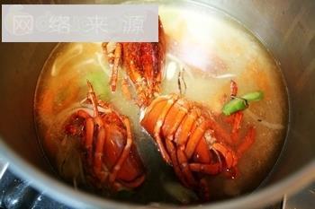 龙虾蟹汤配香酥虾串的做法步骤4