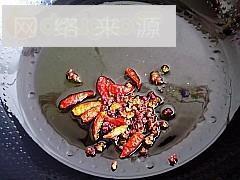 干锅麻辣鸡翅尖的做法步骤5