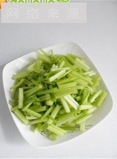 双椒芹菜炒鸡杂的做法步骤1