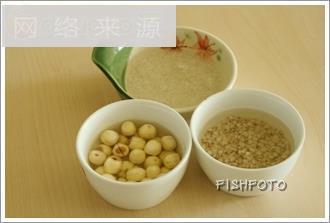 莲子双米粥的做法步骤1