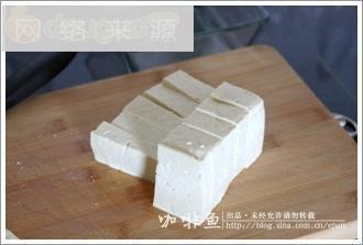 酱焖鲫鱼豆腐的做法步骤1