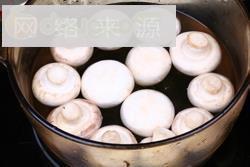 白蘑菇排骨汤的做法步骤3