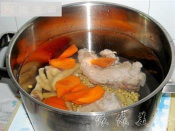 佛手瓜黄豆鸡脚汤的做法步骤1
