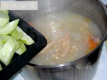 佛手瓜黄豆鸡脚汤的做法步骤2
