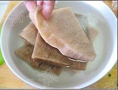 小炒苦槠豆腐的做法步骤3