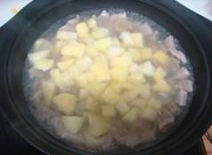 土豆烧牛肉的做法步骤7