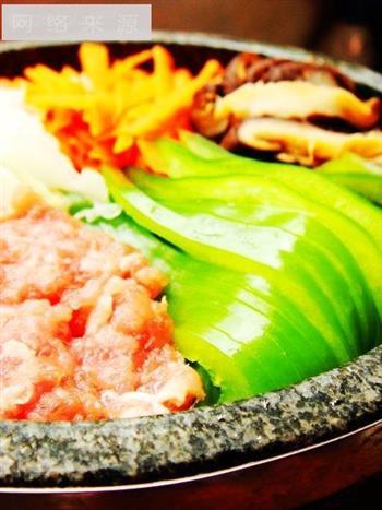 韩式石锅拌饭的做法步骤2