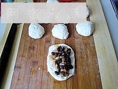 蜜豆花朵面包的做法步骤3