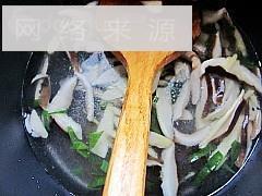 鲜味笋菇汤的做法图解9