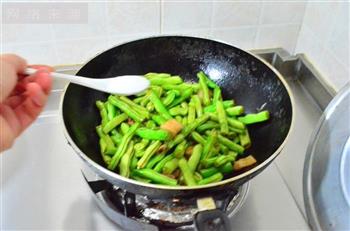 妈妈的菜-扁豆焖面的做法步骤3