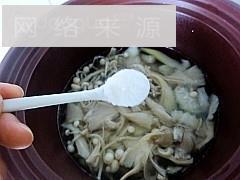 萝卜菌菇大骨汤的做法步骤10