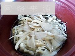 萝卜菌菇大骨汤的做法步骤9