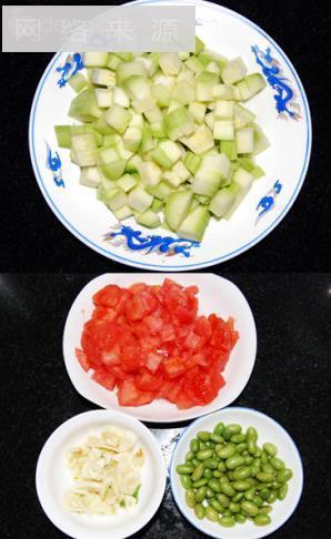 西红柿炒西葫芦丁的做法步骤1