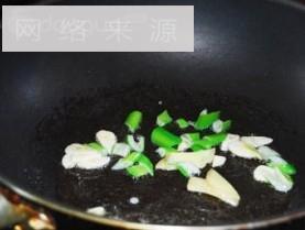 牡蛎豆腐白菜汤的做法步骤1