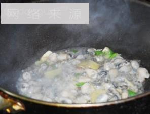 牡蛎豆腐白菜汤的做法步骤2