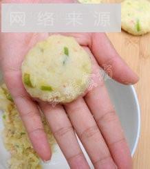 香煎土豆虾仁饼的做法步骤12