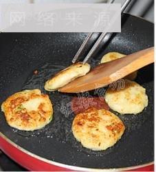 香煎土豆虾仁饼的做法步骤14