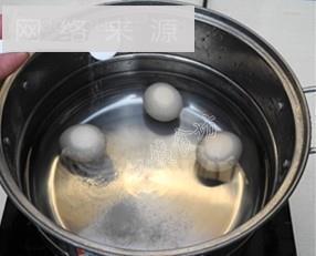 当归煮鸡蛋的做法步骤1