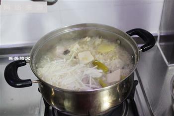 东北酸菜白肉锅的做法步骤13