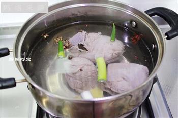 东北酸菜白肉锅的做法步骤5