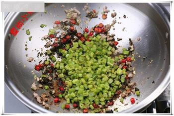 榄菜肉碎四季豆的做法图解5