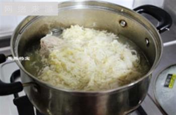 东北酸菜白肉锅的做法步骤11