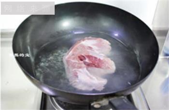 东北酸菜白肉锅的做法步骤2