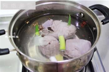 东北酸菜白肉锅的做法步骤7